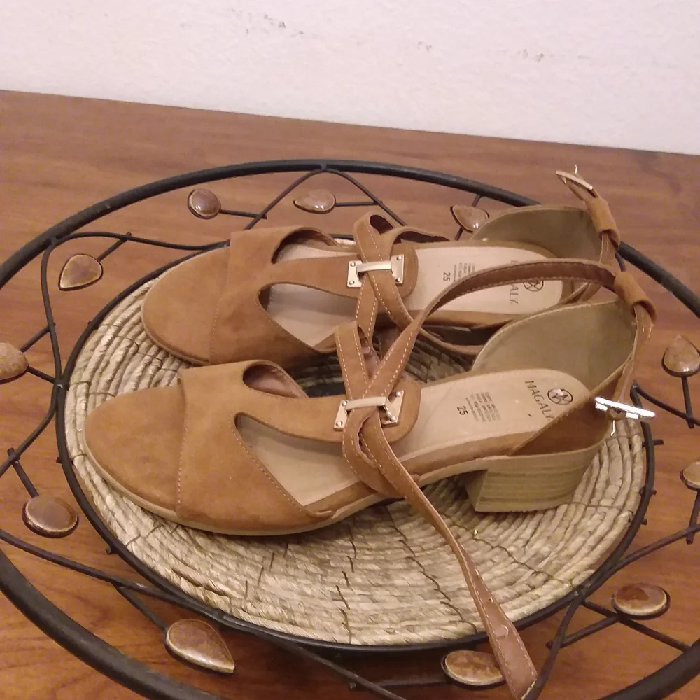 Magaly sandals - Picture 1 of 8